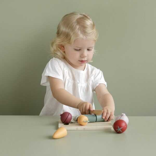Little Dutch Cutting vegetables 4484