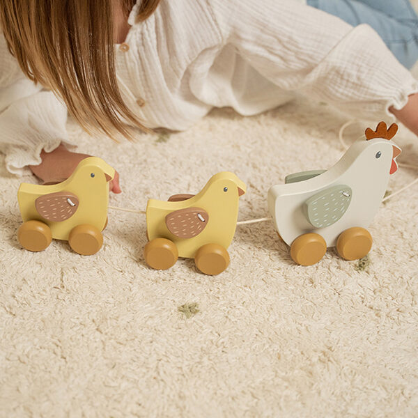 Little Dutch pull along chickens Little Farm FSC 7130